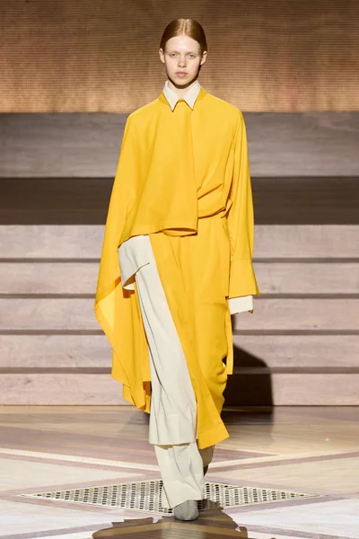 Look 18